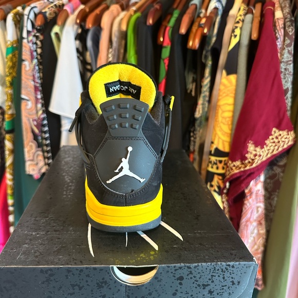 Jordan Retro 4 Thunder Yellow GS 6.5Y - Picture 4 of 6